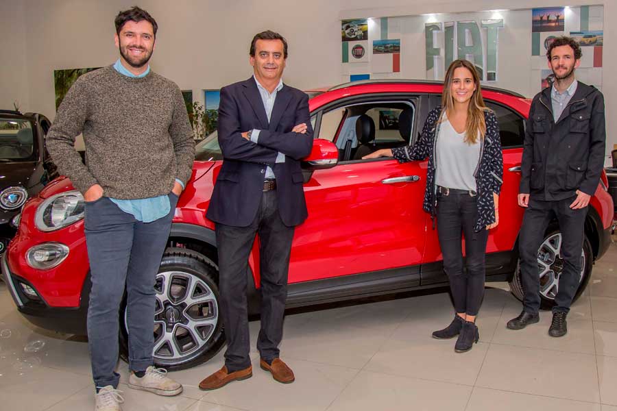 Lectura de Foto: Roberto Parra y Pedro Llano de Grupo Fauna junto a los ejecutivos de Fiat Claudio Campos y Francisca Mingo. Lectura de Foto: Roberto Parra y Pedro Llano de Grupo Fauna junto a los ejecutivos de Fiat Claudio Campos y Francisca Mingo.