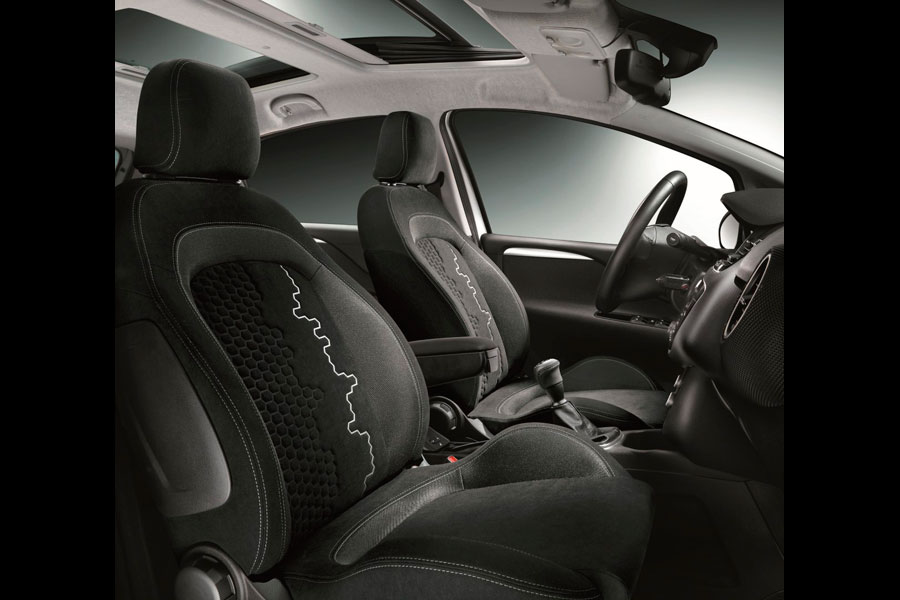 Representantes nacionales de Grupo Fiat en Chile fueron distinguidos por la destacada labor en marketing realizada durante 2015