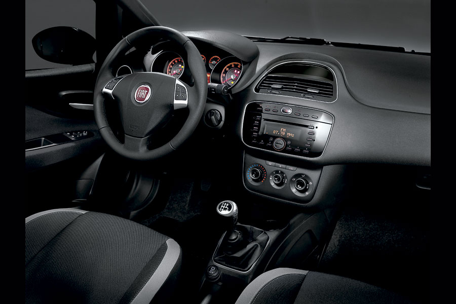 El renovado Fiat Punto llega a Chile con un look interior más deportivo y moderno El renovado Fiat Punto llega a Chile con un look interior más deportivo y moderno