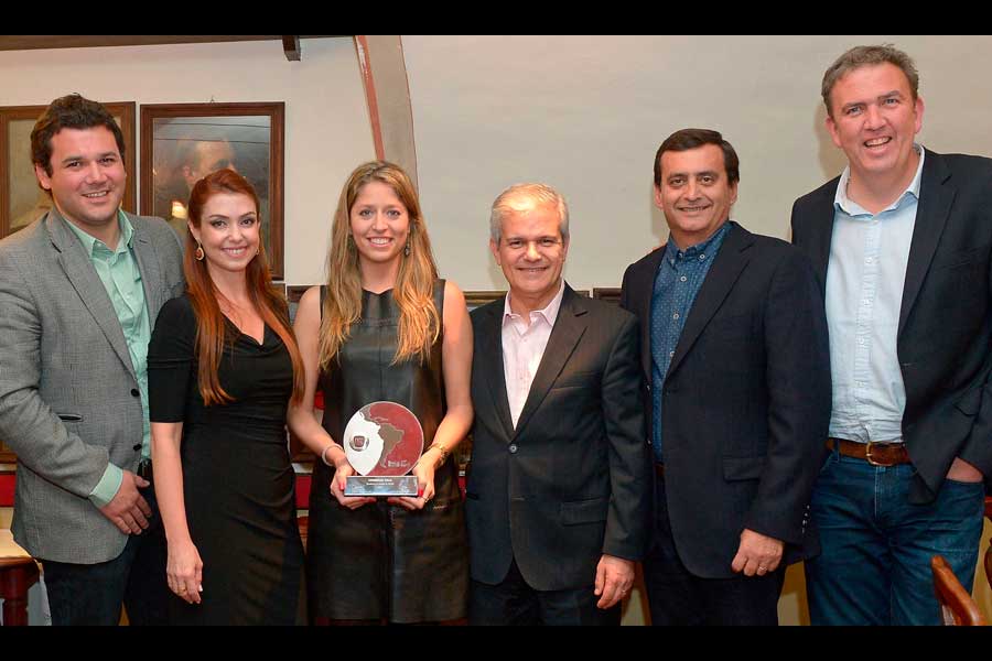 Representantes nacionales de Grupo Fiat en Chile fueron distinguidos por la destacada labor en marketing realizada durante 2015 Representantes nacionales de Grupo Fiat en Chile fueron distinguidos por la destacada labor en marketing realizada durante 2015