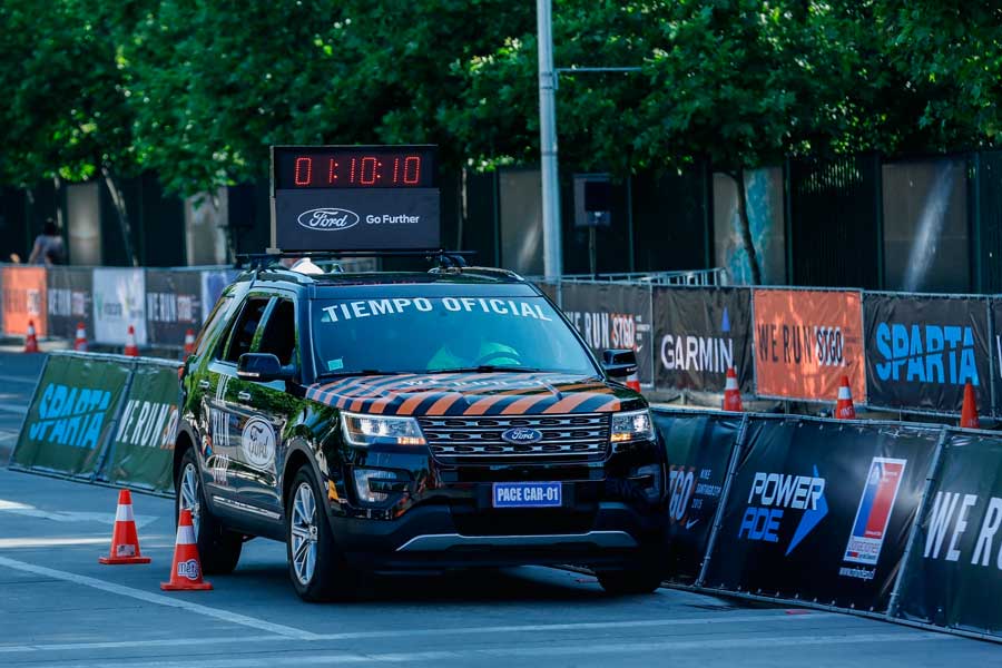 Ford Explorer deslumbro como vehículo oficial de We Run santiago 2015
