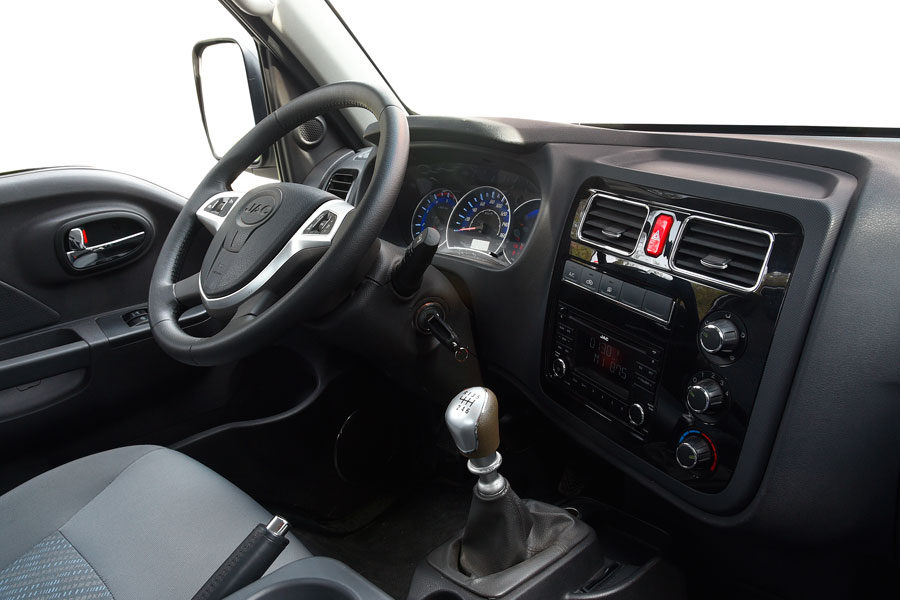 JAC ingresa a nuevo segmento con el modelo X200
