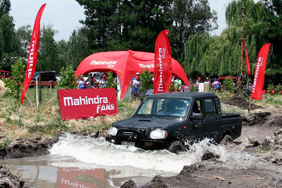 Mahindra Fans y embajador de la marca Francisco Chaleco Lopez se unen En exitoso evento realizado por Automotores Fortaleza