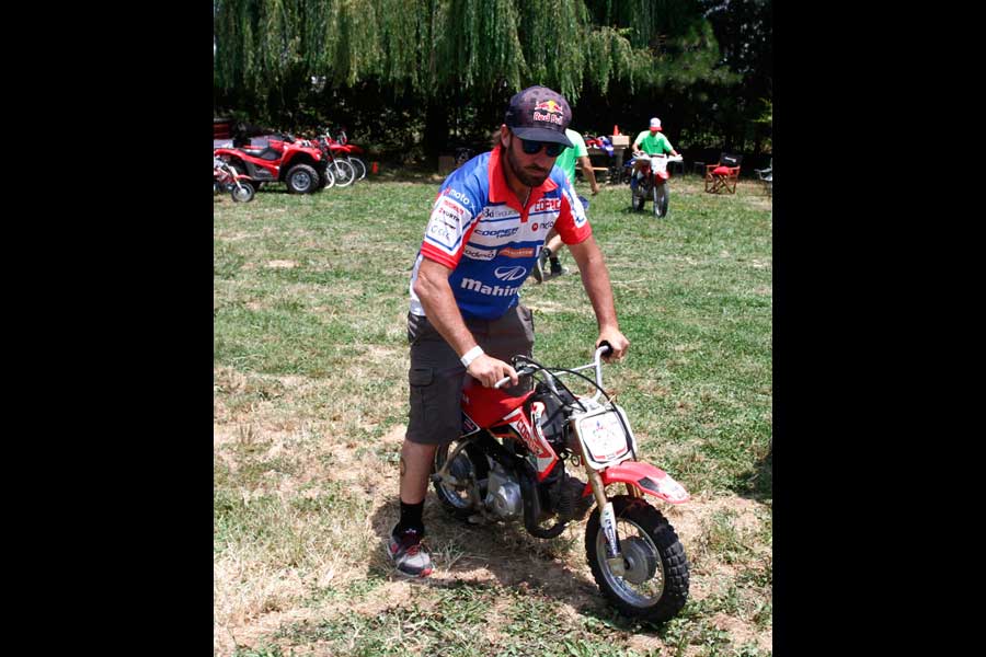 Mahindra Fans y embajador de la marca Francisco Chaleco Lopez se unen En exitoso evento realizado por Automotores Fortaleza