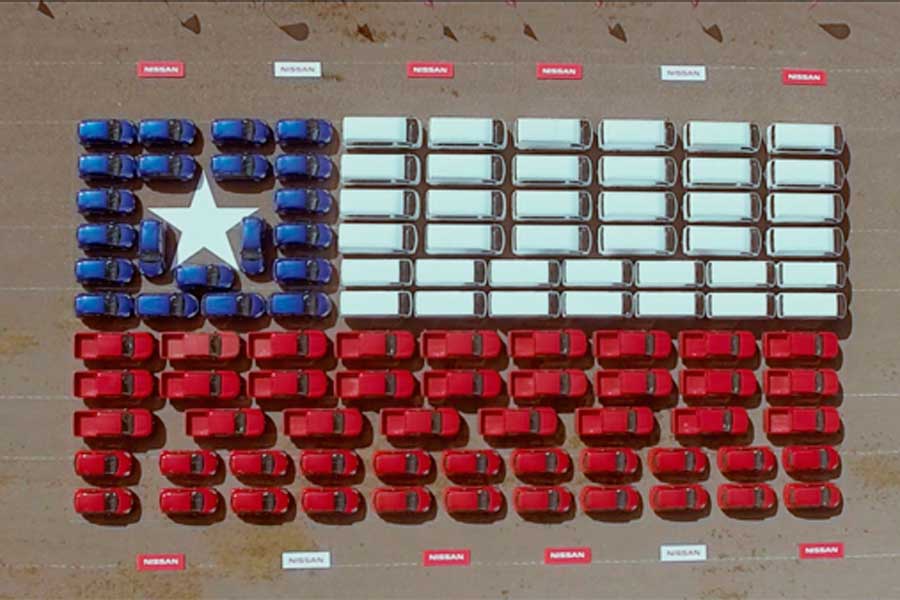 Nissan celebra a Chile con la bandera más grande del mundo, formada por autos