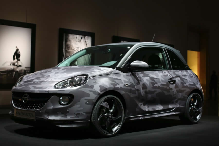 Bryan Adams está con Opel